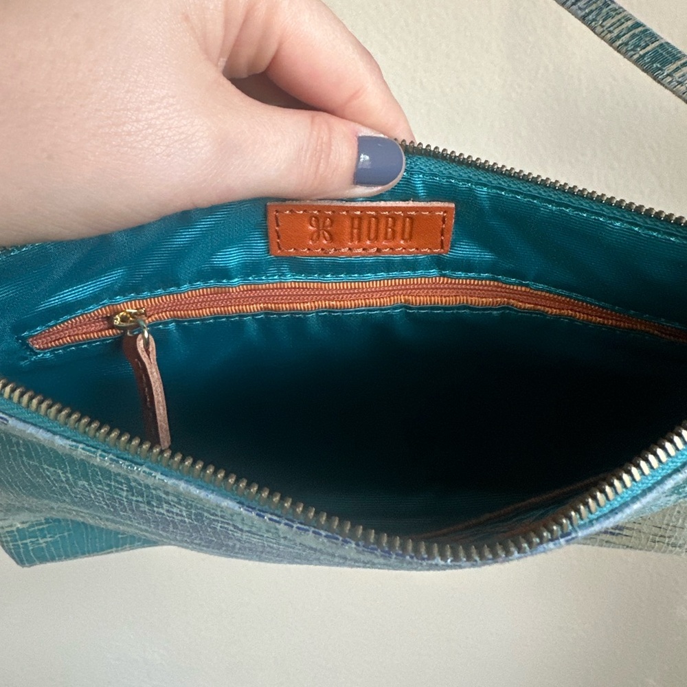 Hobo Darcy Cracked Glass Leather Crossbody - Picture 5 of 14